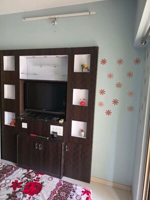 Furnished Amenities in 3.5 BHK Apartment at Thane West – for Rent