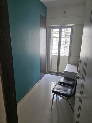 Kitchen in 3.5 BHK Apartment at Thane West – for Rent