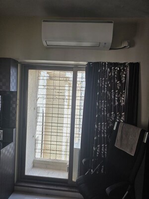 Living Room in 3.5 BHK Apartment at Thane West – for Rent