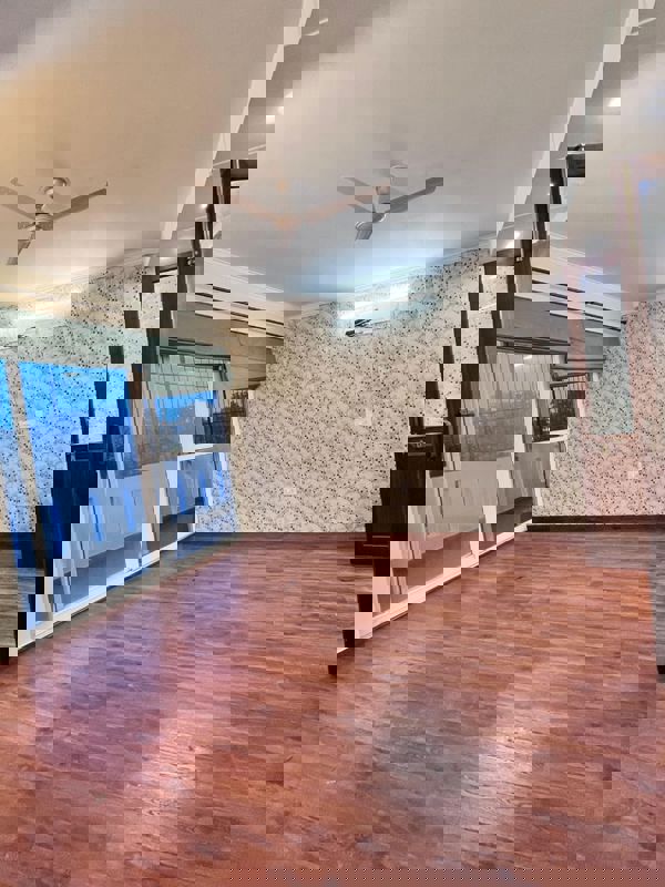 3 BHK + Servant Room 250 Sq.Yd. Builder Floor in Ansal Boom Plaza