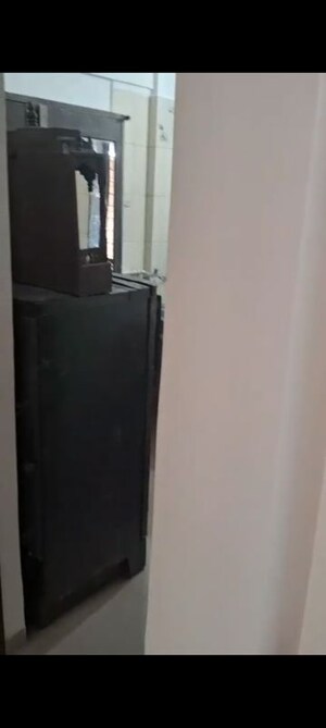 Furnished Amenities in 2 BHK Apartment at Vakola – for Rent