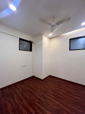 Room in 3.5 BHK Apartment at Juhu – for Rent