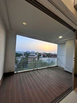 Bedroom in 3.5 BHK Apartment at Juhu – for Rent