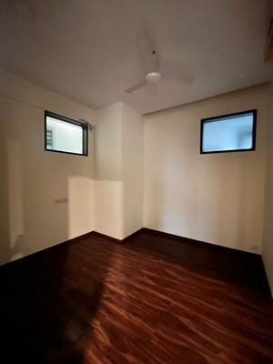 Bedroom in 3.5 BHK Apartment at Juhu – for Rent