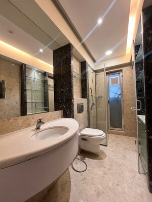 Bathroom in 3.5 BHK Apartment at Juhu – for Rent