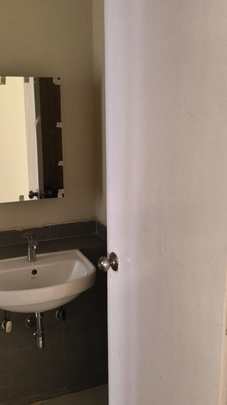 Bathroom, uttam nagar 2 Bedroom 600 Sq.Ft. Builder Floor In Uttam Nagar Delhi 10296091