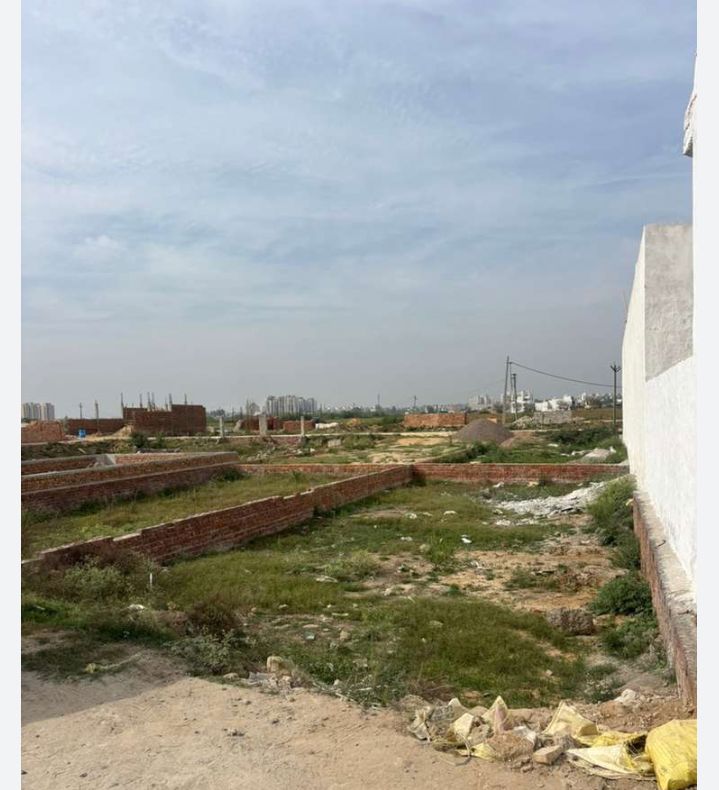 Plot For Sale in Sector 78
