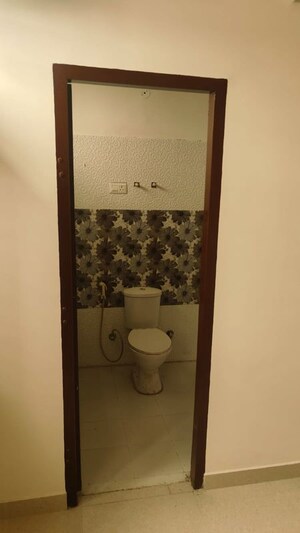 Bathroom in 4 BHK Villa at Vardhman Arcadia Greens, Gandhi Path – for Sale