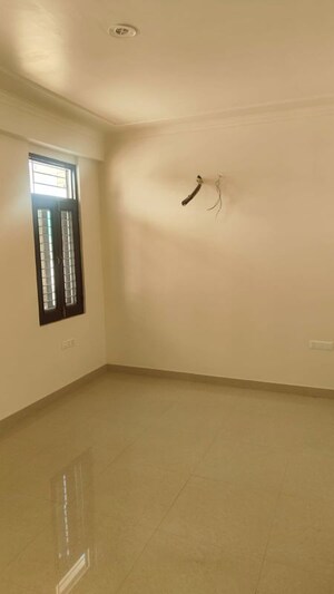 Room in 4 BHK Villa at Vardhman Arcadia Greens, Gandhi Path – for Sale