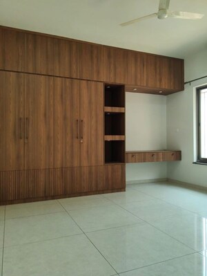 Room in 3 BHK Apartment at Halasuru – for Rent