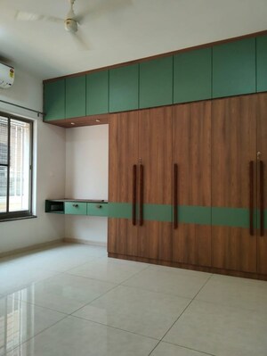 Room in 3 BHK Apartment at Halasuru – for Rent