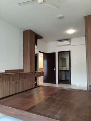 Room in 3 BHK Apartment at Halasuru – for Rent