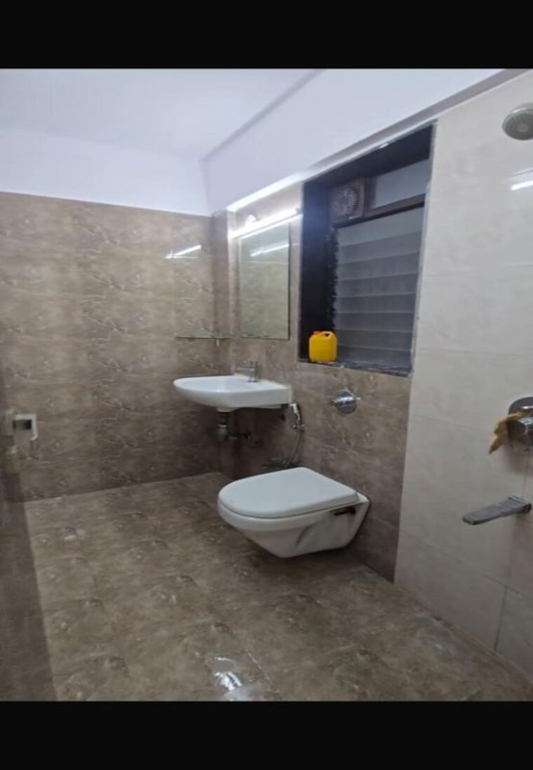 Bathroom, andheri west 2.5 Bedroom 850 Sq.Ft. Apartment In Andheri West Mumbai 10298248