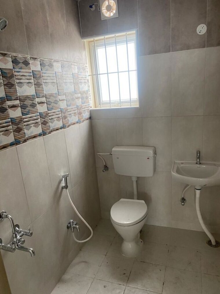 Bathroom, sector ii 1 Bedroom 458 Sq.Ft. Apartment In Sector ii Kolkata 3255354