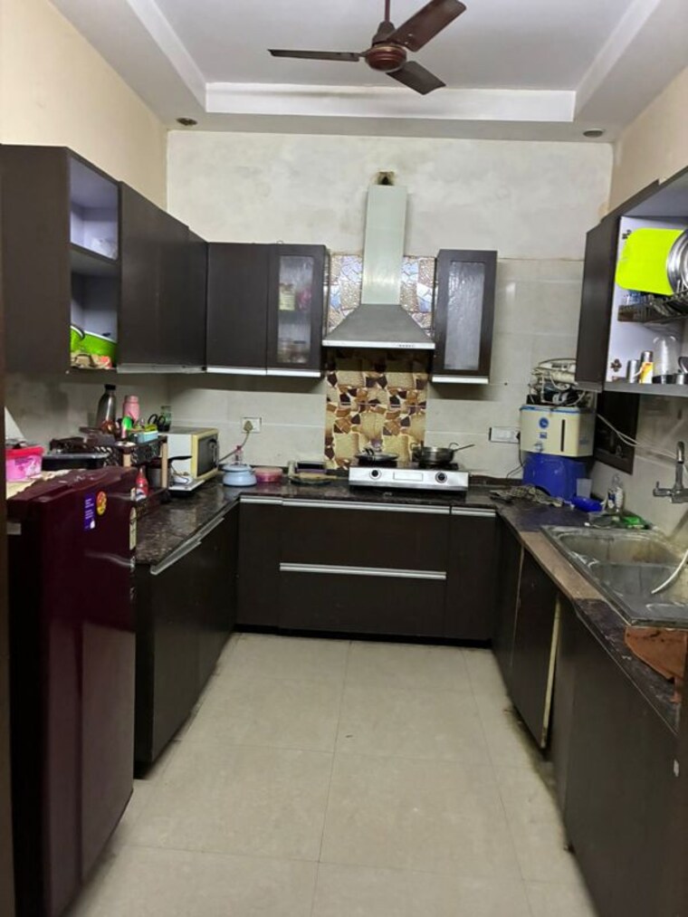 Kitchen, rajouri garden 2.5 Bedroom 100 Sq.Yd. Builder Floor In Rajouri Garden Delhi 10298394