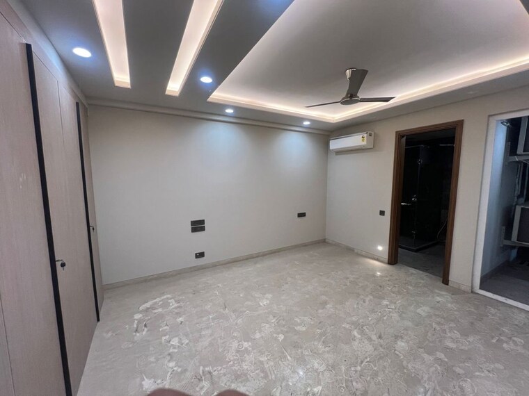 Room, panchsheel enclave 3.5 Bedroom 265 Sq.Yd. Builder Floor In Panchsheel Enclave Delhi 10298399