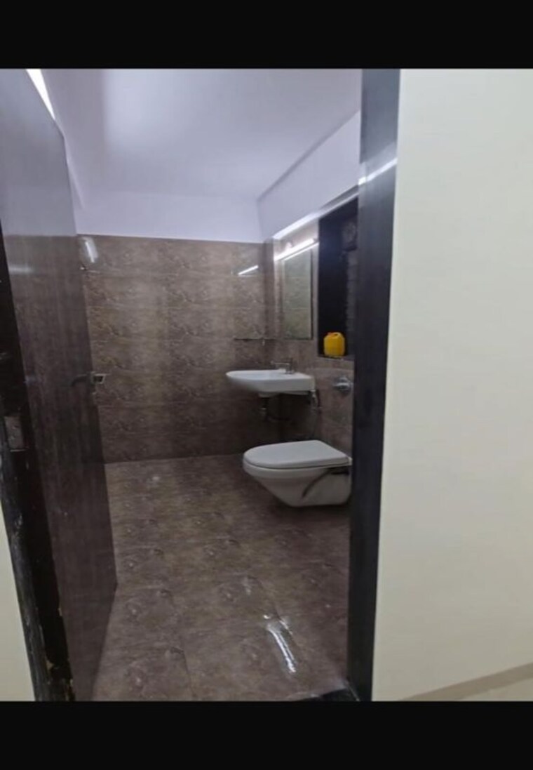 Bathroom, andheri west 2.5 Bedroom 870 Sq.Ft. Apartment In Andheri West Mumbai 10298456