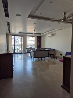 Room in 3 BHK Builder Floor at Rajouri Garden – for Rent