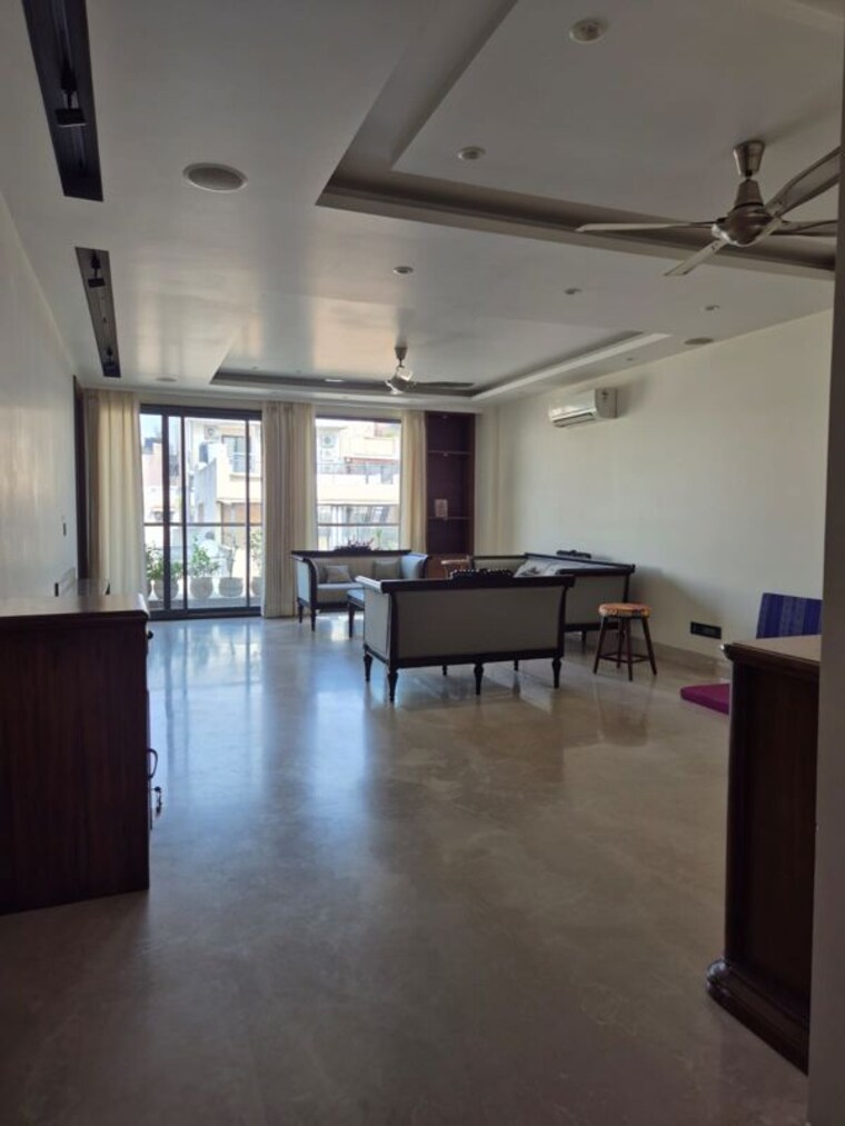Room, rajouri garden 3 Bedroom 200 Sq.Yd. Builder Floor In Rajouri Garden Delhi 10298452