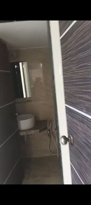 Furnished Amenities in 2 BHK Apartment at Vakola – for Rent