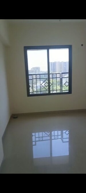 Room in 2 BHK Apartment at Vakola – for Rent