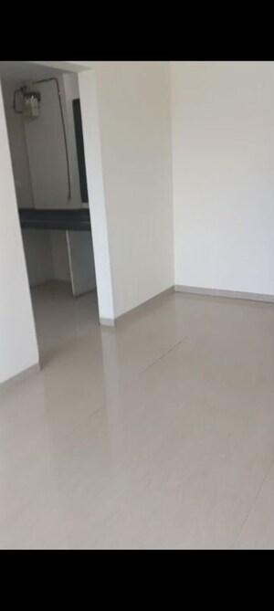 Room in 2 BHK Apartment at Vakola – for Rent