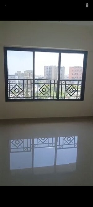Room in 2 BHK Apartment at Vakola – for Rent
