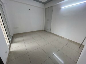 Room in 3 BHK Apartment at Mapsko Krishna Apra Gardens, Vaibhav Khand – for Rent