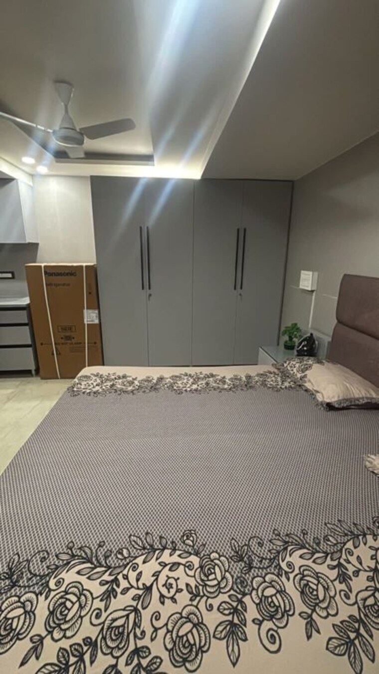 Bedroom, rajouri garden 3 Bedroom 160 Sq.Yd. Builder Floor In Rajouri Garden Delhi 10298532