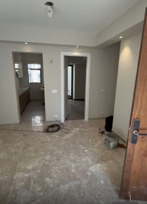 Room in 3.5 BHK Apartment at Signature Global City 63A, Sector 63a – for Rent