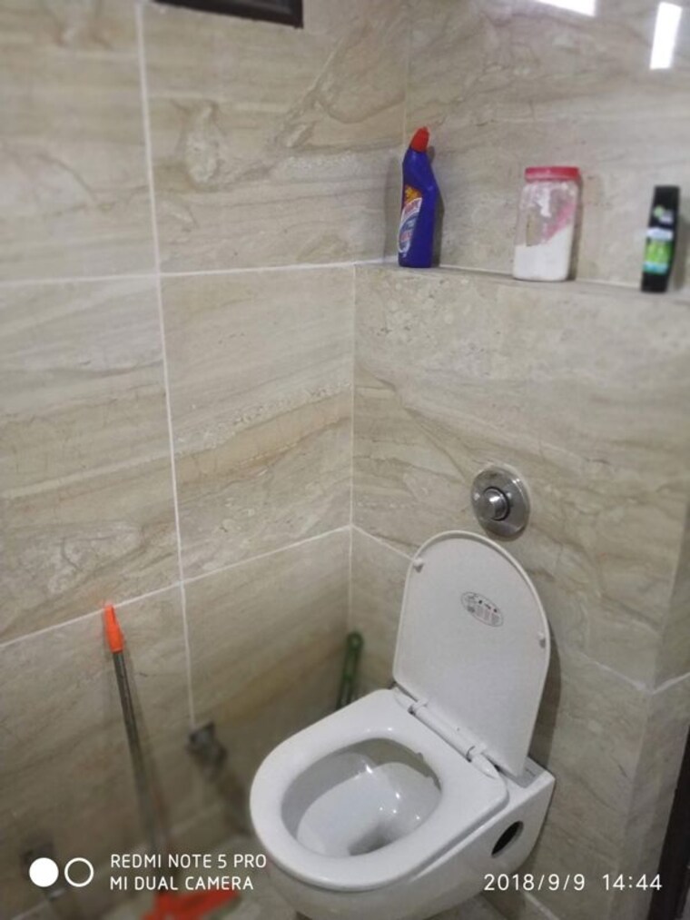 Bathroom, rajouri garden 4 Bedroom 250 Sq.Yd. Builder Floor In Rajouri Garden Delhi 10298553