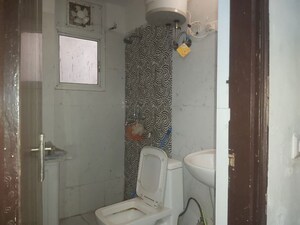 Bathroom in 3 BHK Apartment at Supertech Cape Luxe, Sector 74 – for Rent