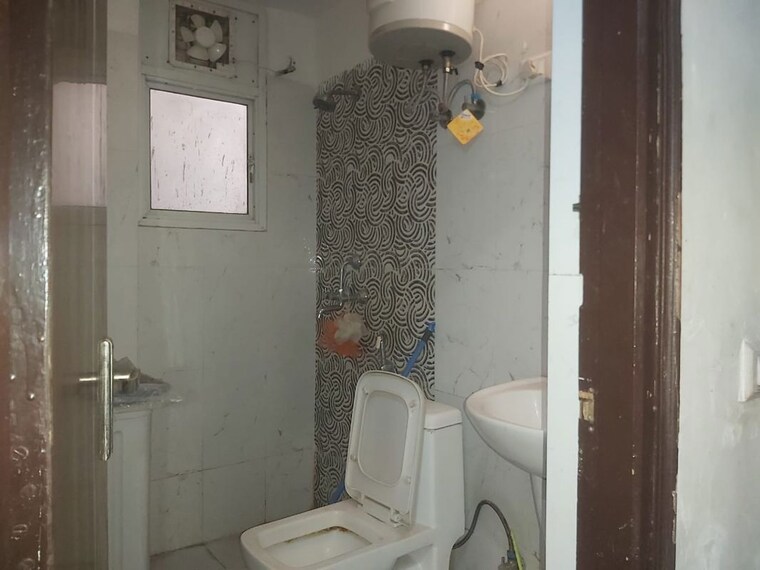 Bathroom, supertech-cape-luxe 3 Bedroom 1718 Sq.Ft. Apartment In Sector 74 Noida 10298570