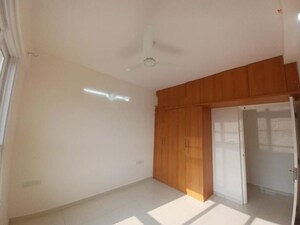 Room in 2.5 BHK Apartment at Godrej Aqua, International Airport Road – for Rent