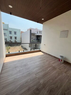 Room in 2 BHK Apartment at Bhatagaon – for Rent