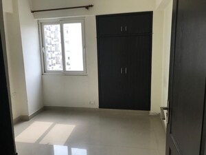 Room in 3 BHK Apartment at Amrapali Royal, Vaibhav Khand – for Rent