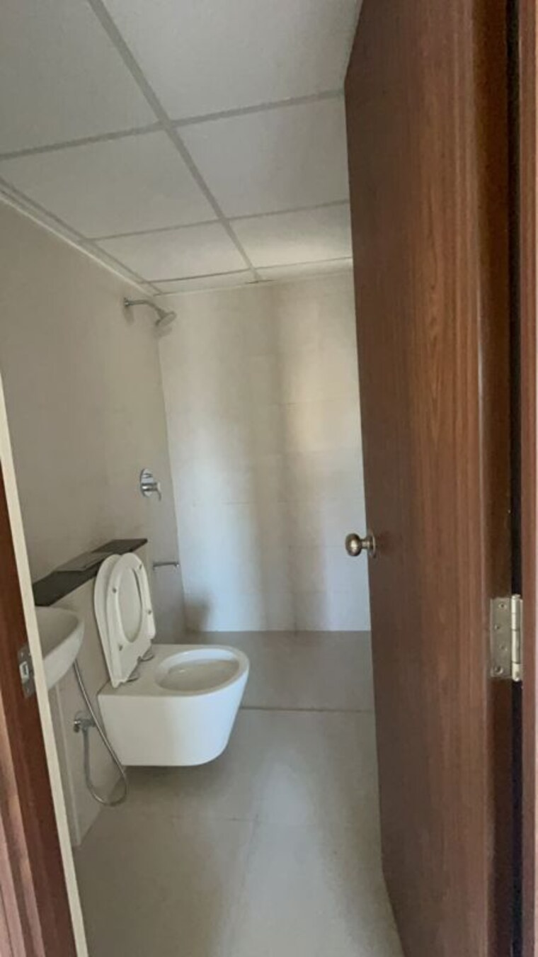 Bathroom, kalpataru-srishti-namaah 3 Bedroom 878 Sq.Ft. Apartment In Mira Road Thane 10298659