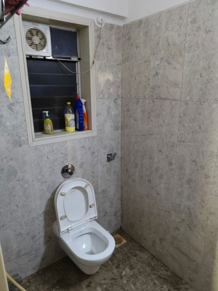 Bathroom, romell-aether 2 Bedroom 702 Sq.Ft. Apartment In Goregaon East Mumbai 10298582