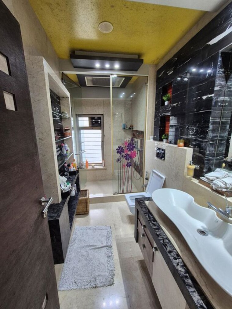 Team Area, oberoi-realty-sky-heights 4 Bedroom 2800 Sq.Ft. Apartment In Andheri West Mumbai 10140328