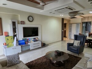 Team Area in 4 BHK Apartment at Oberoi Realty Sky Heights, Andheri West – for Rent