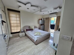 Bedroom in 4 BHK Apartment at Oberoi Realty Sky Heights, Andheri West – for Rent