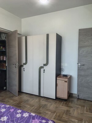 Room in 3 BHK Apartment at DB Woods, Goregaon East – for Rent