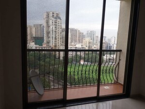 Room in 2 BHK Apartment at Platinum Heights Mumbai, Andheri West – for Rent