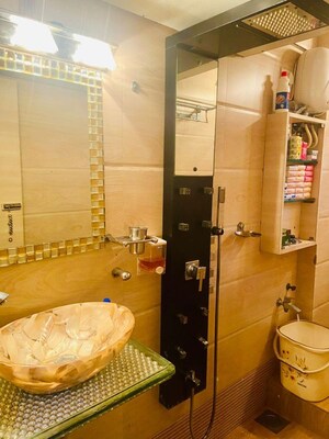 Team Area in 2 BHK Apartment at Andheri West – for Rent