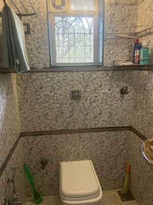 Furnished Amenities in 2 BHK Apartment at Andheri West – for Rent