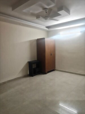 Room in 1 BHK Builder Floor at Govindpuri – for Rent