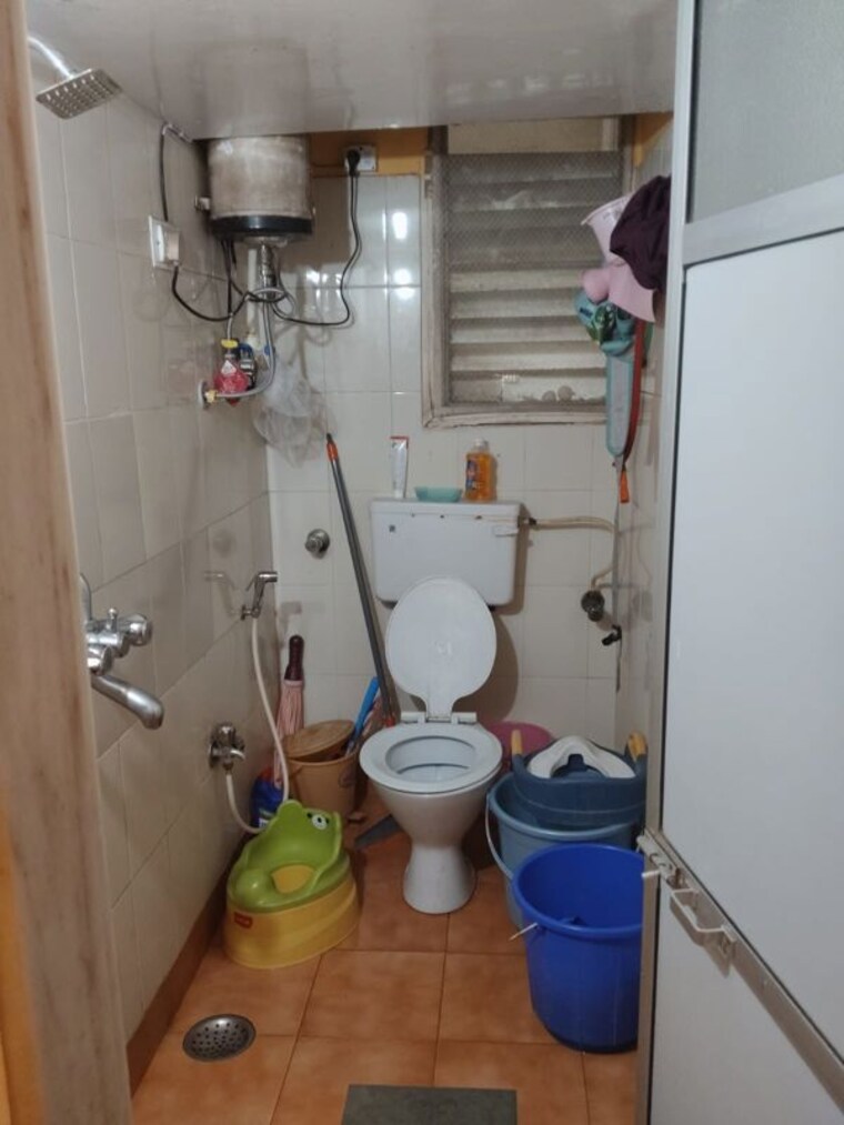 Bathroom, crystal-stella 1 Bedroom 600 Sq.Ft. Apartment In Vakola Mumbai 10299126