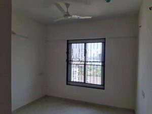Room in 3 BHK Apartment at Kohinoor Shangrila, Pimpri – for Rent