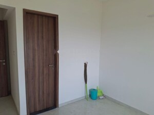 Room in 3 BHK Apartment at Kohinoor Shangrila, Pimpri – for Rent