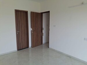 Room in 3 BHK Apartment at Kohinoor Shangrila, Pimpri – for Rent